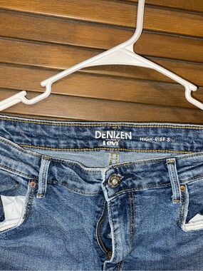 Denizen from Levi's High-Rise Jeans in Medium Blue Wash
